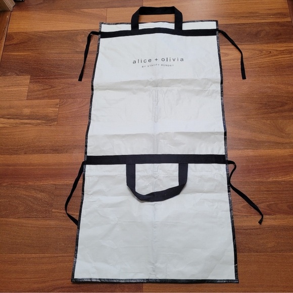 Alice + Olivia Garment Bag Stacey Bendet  46 x 23 in  Black White - Picture 5 of 12
